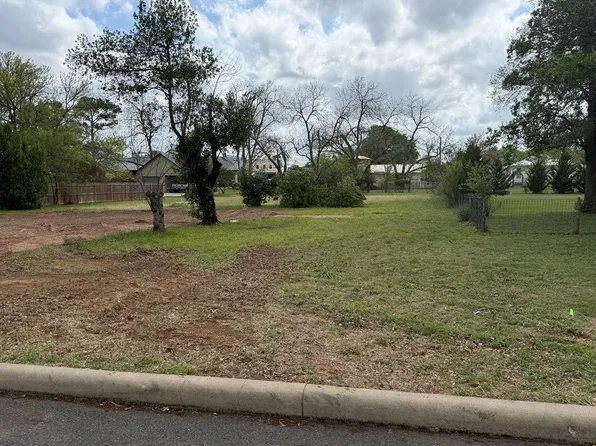 213 West Ln, Fredericksburg, TX 78624