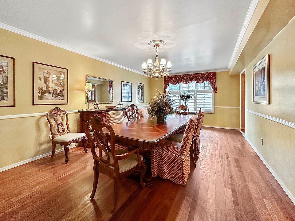 2nd image of 4 Feathertree Ct