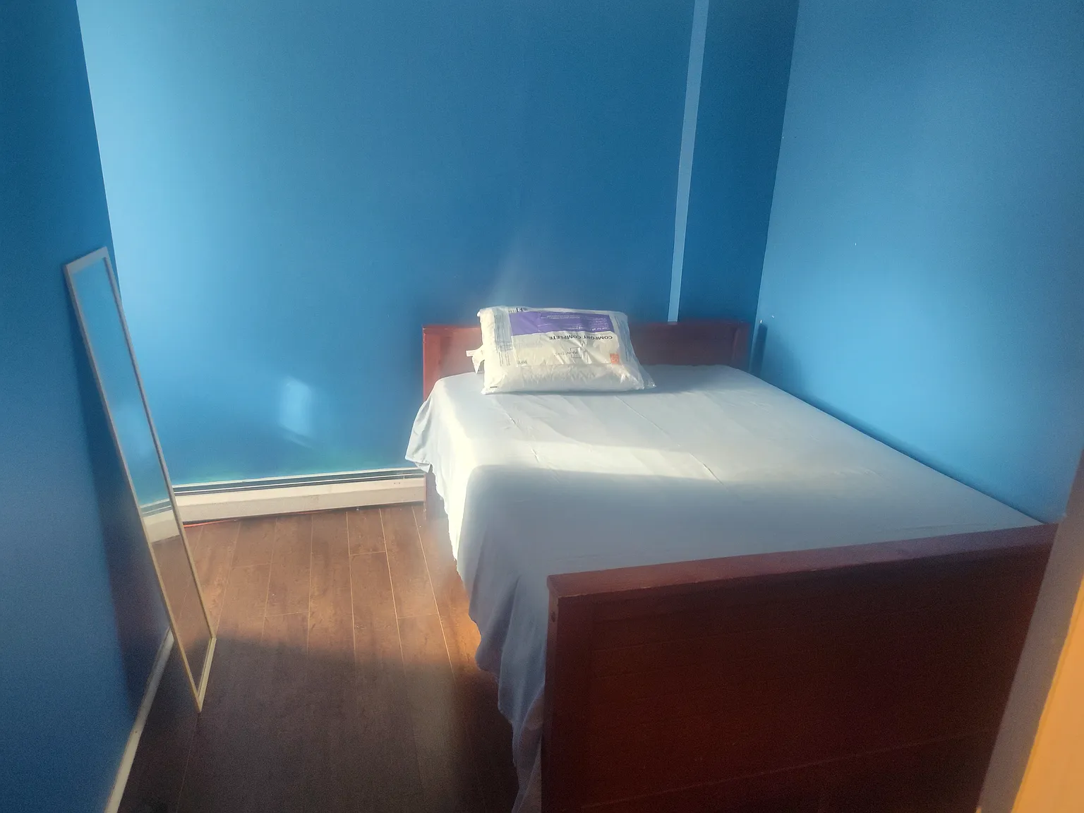 1 bed, 1.5 bath, 195 sqft, $700 — Photo 1