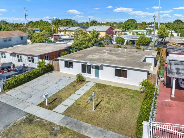 941 E 16th Pl, Hialeah, FL 33010
