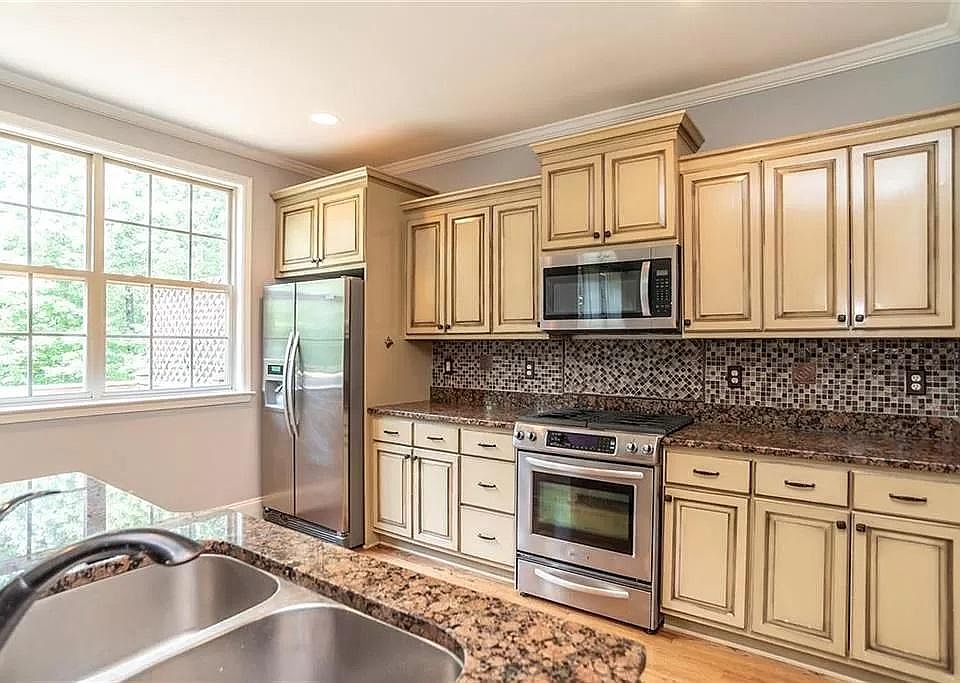 2nd image of 5579 Julian Pl NE