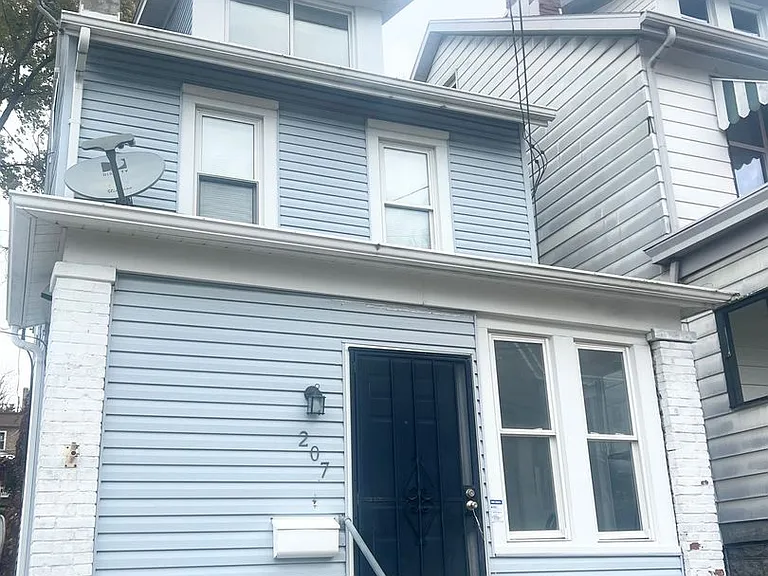 207 Wilbur St — Photo 1