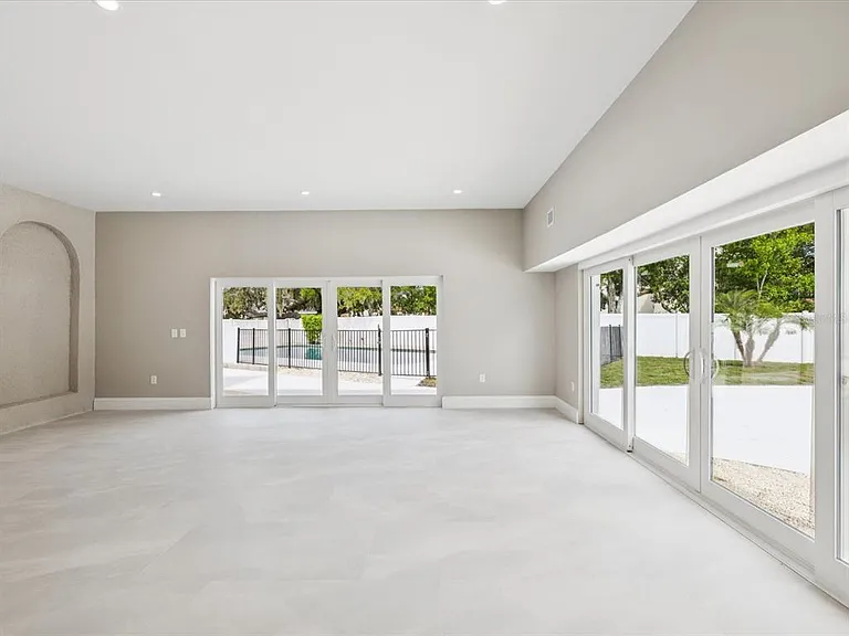 456 Gardenia St — Photo 24