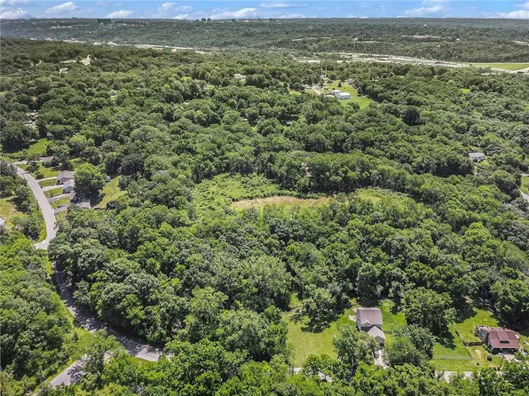 2215 Shawnee Dr, Kansas City, KS 66106