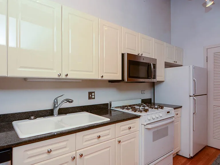375 W Erie St #123 — Photo 5