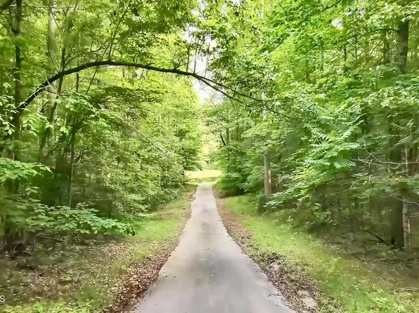 2457 Mayland Rd, Crossville, TN 38571