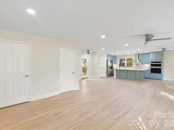 100 Chadmore Dr, Charlotte, NC 28270