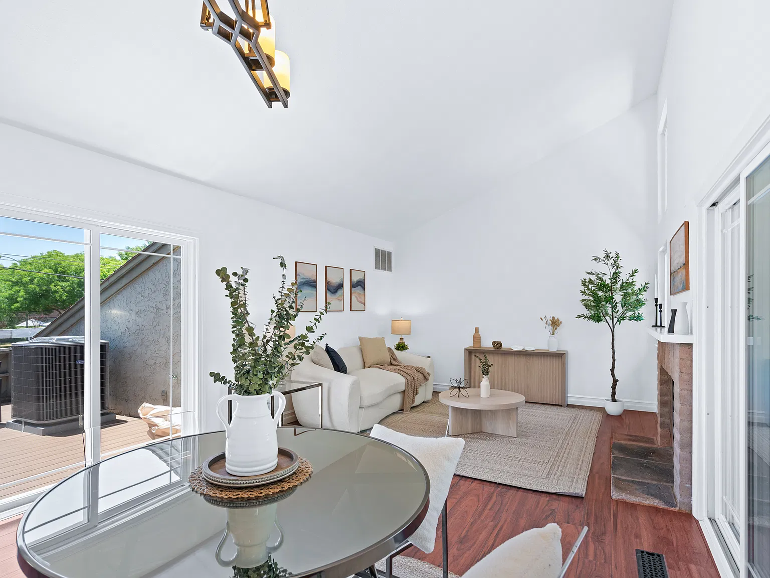 2 bed, 1076 sqft, $3,650 — Photo 3