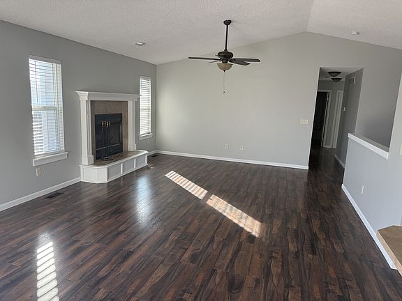 3rd image of 816 S Longbranch Dr