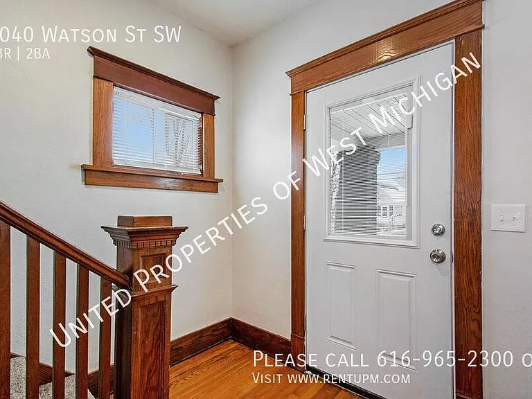 1040 Watson St SW — Photo 4
