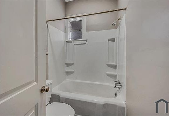2nd image of 127 Susquehanna Ave #1R