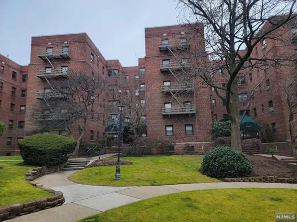 2339 Hudson Ter APT C3, Fort Lee, NJ 07024