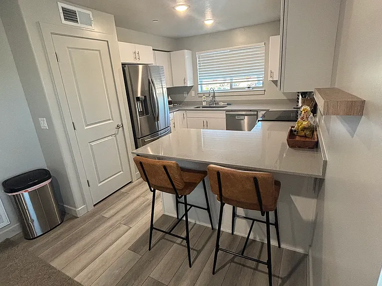 184 N Lone Rock Dr #B206 — Photo 2