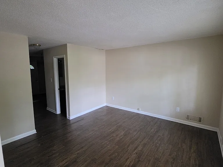 1179 Holly St NW #B — Photo 2