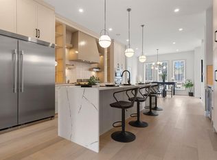 3110 W 40th St SW, Calgary, AB T3E3J8