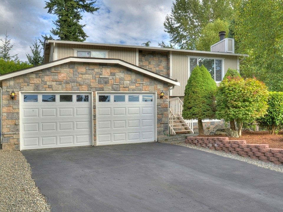 1st image of 4210 152nd St SW