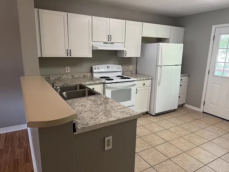 1120 Shady Rest Rd — Photo 6