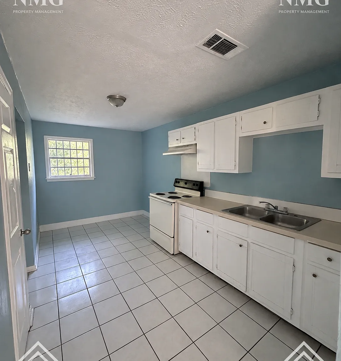 3380 Shady Oaks St — Photo 2