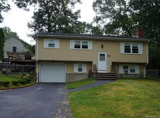 93 Laurelwood Dr, Niantic, CT 06357