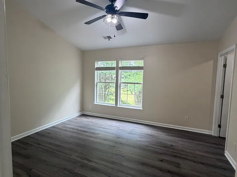 4 Coachlight Dr #4 — Photo 11