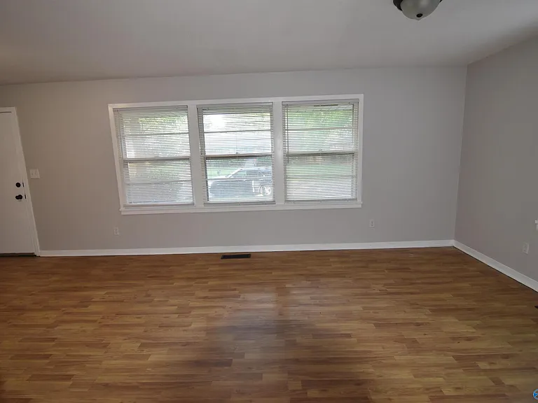 411 Ewing Dr — Photo 21