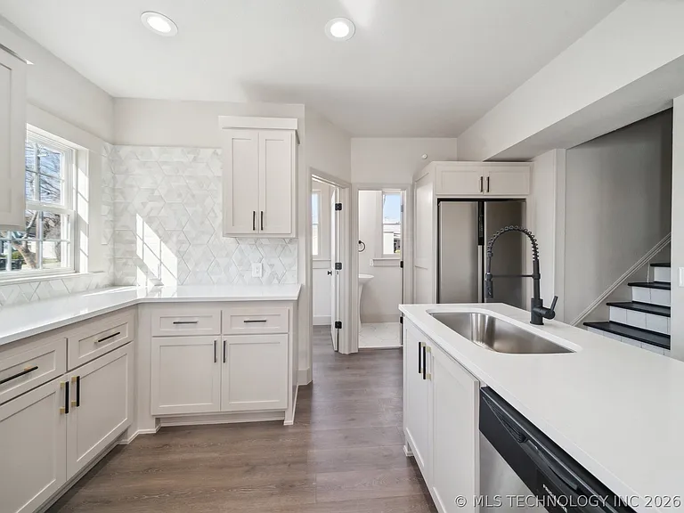 221 W Detroit St — Photo 23