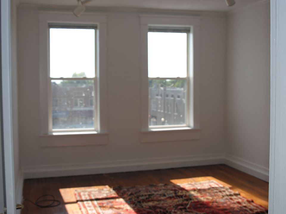 1st image of 31 Lincoln Sq