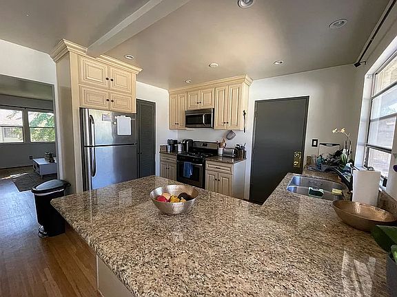 3rd image of 5866 Bowcroft St Unit 3