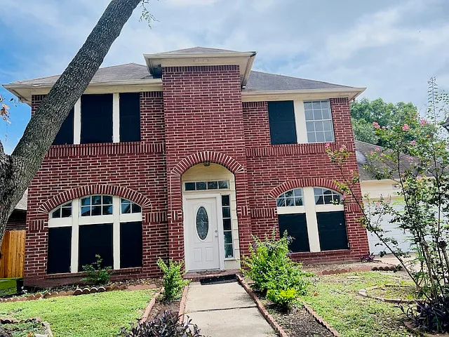 4 bed, 2.5 bath, 2363 sqft, $2,210 — Photo 3
