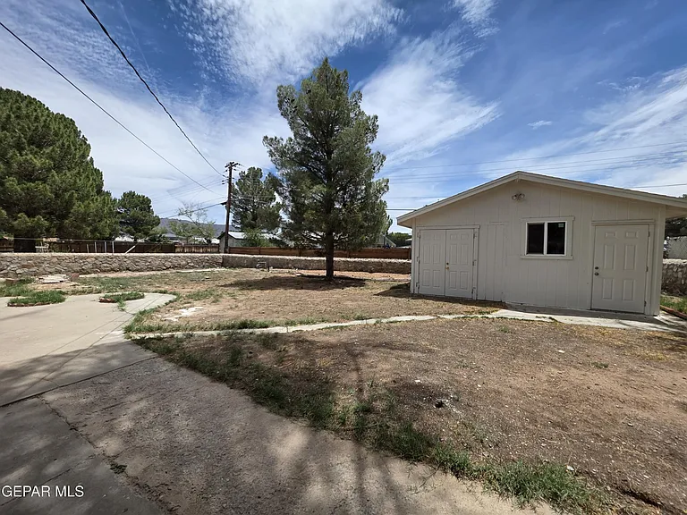 302 Quincy Ave — Photo 32