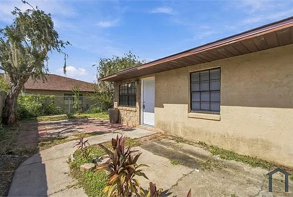 3 bed, 864 sqft, $2,300 — Photo 3