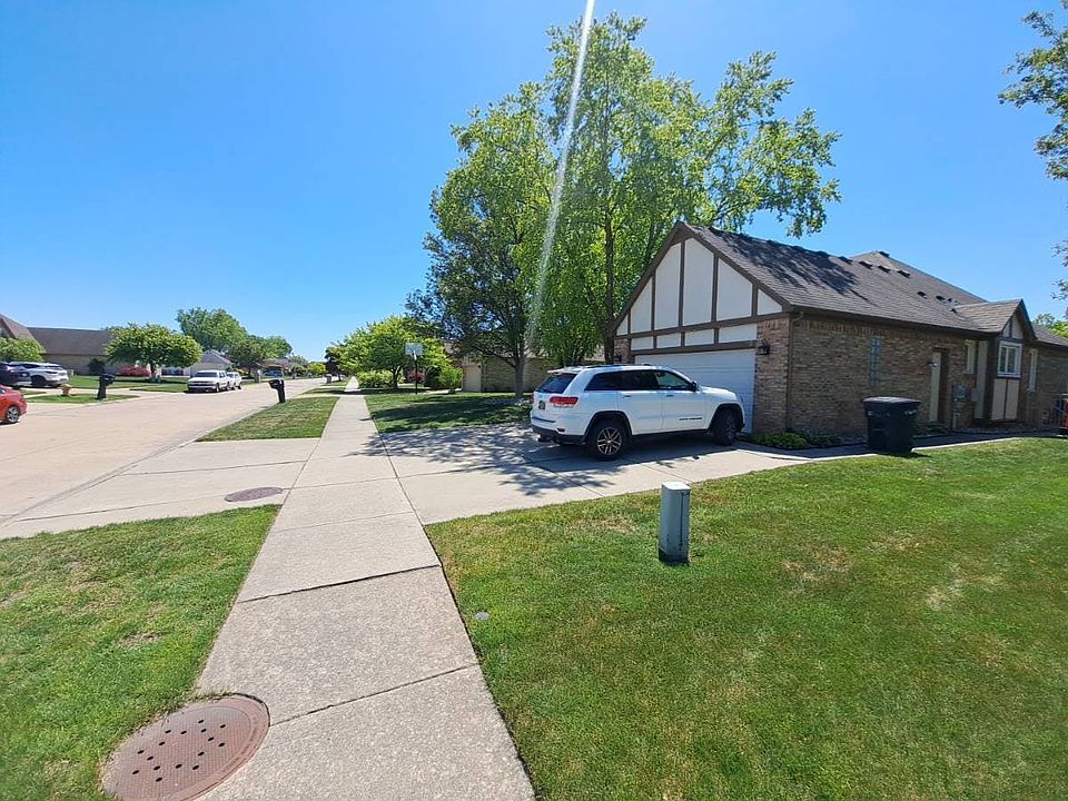 48675 Lorenzo Dr, MI 48044 Zillow