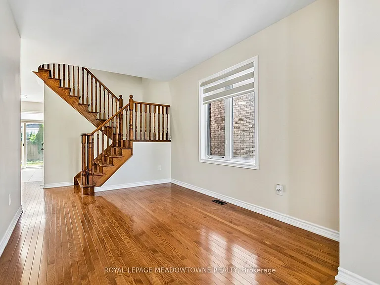 15 Learmont Ave #UPPER — Photo 7