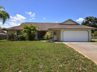 465 10th St SW, Vero Beach, FL 32962