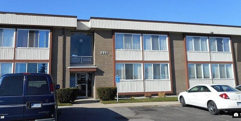 1st image of 3911 Fort St #119