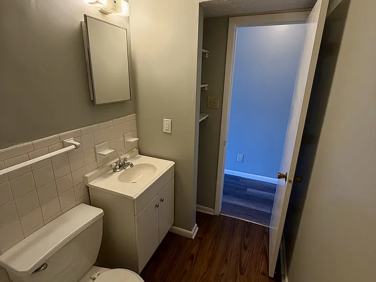 1143 Clay Ave — Photo 14