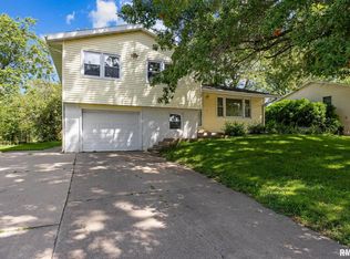 108 Parkview Ct, Tipton, IA 52772