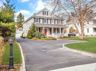 45 E Main St, Huntington, NY