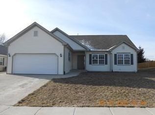 628 S Balsam Dr, Elkhorn, WI 53121