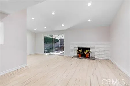 9661 Hayvenhurst Ave — Photo 12