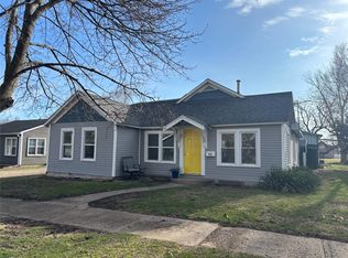 406 3rd St, Perry, IA 50220