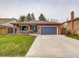 104 Whiteoak Cres, Welland, ON L3C 6E6