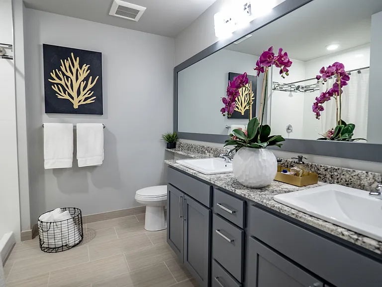 Gatsby Apartments — Photo 19