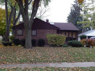 2812 Cardinal Dr, Rolling Meadows, IL 60008