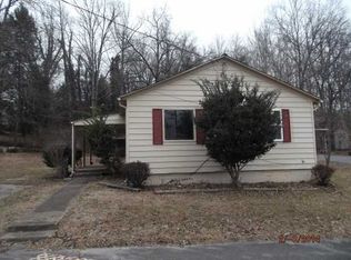 305 E Fernhill Ln, Oak Ridge, TN 37830