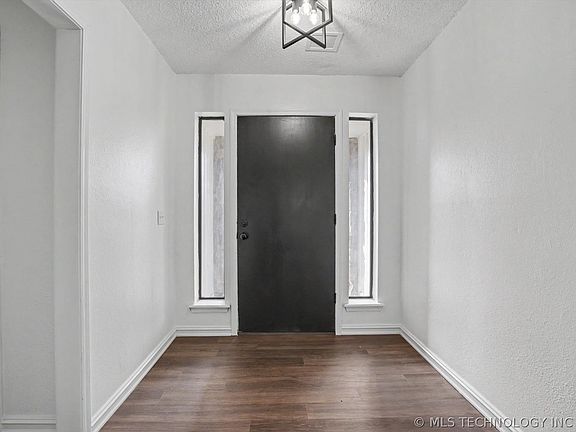 4th image of 8426 N 117th Ave E