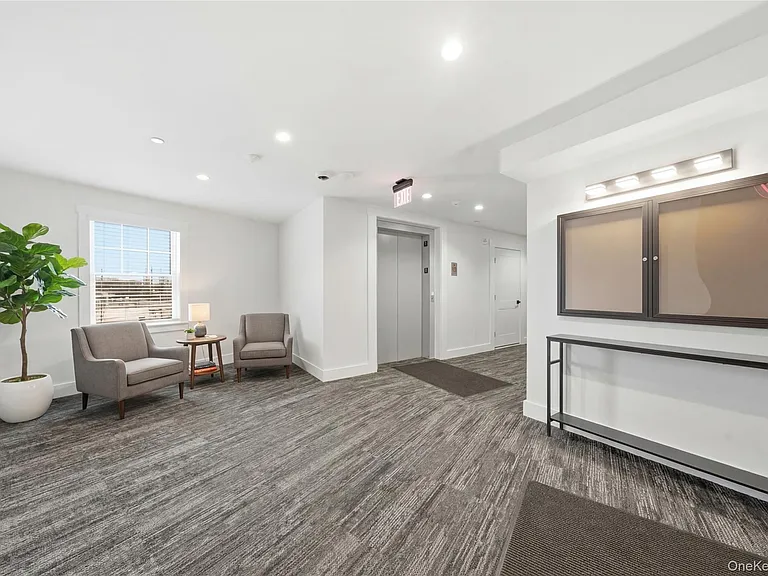 180 Deer Park Ave #301 — Photo 16