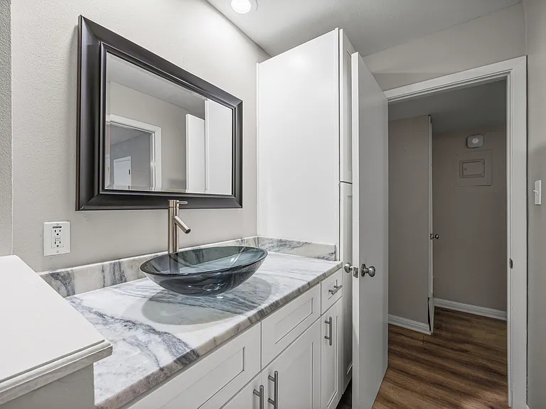 1240 Barton Hills Dr #105 — Photo 16