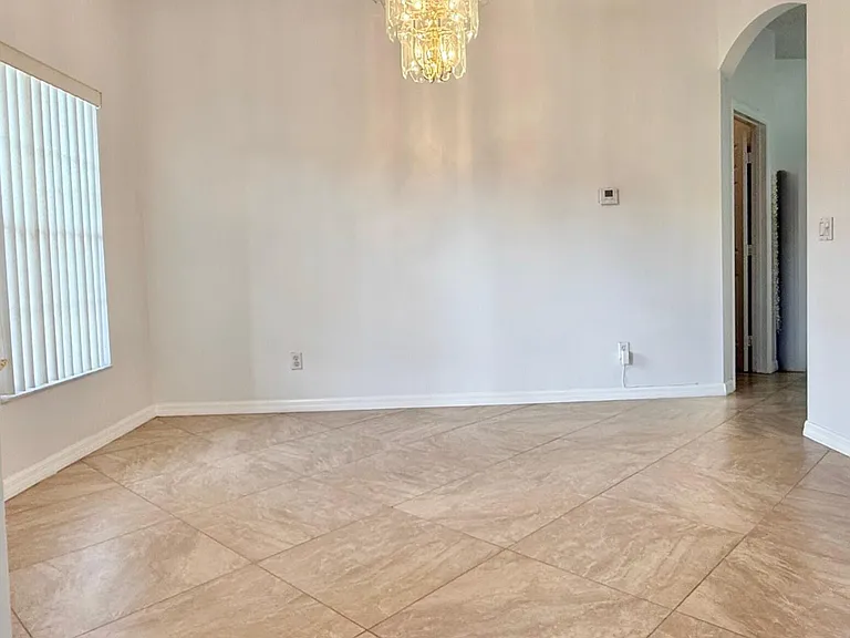 332 SW Glenwood Dr — Photo 9