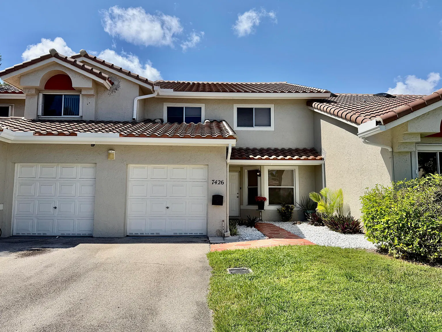4 bed, 2.5 bath, 1554 sqft, $3,500 — Photo 1